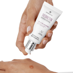 Envase de 30 ml con dosificador de Neoretin Disc Control Serum Booster Fluid, fluido despigmentante intensivo.