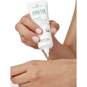 Envase de 50 ml con dosificador de Biretix Tri-Active Gel de Cantabria Labs, tratamiento exfoliante y renovador intensivo.