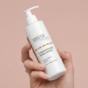 Envase familiar de 200 ml con dosificador del Gel Dermolimpiador Bioma Confort de Miriam Pérez, jabón líquido facial purificante.