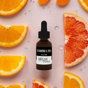 Envase de 20 ml con cuentagotas del Concentrado Activo Vitamina C de Miriam Pérez, fluido iluminador y protector celular