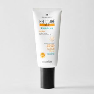 Envase de 200 ml de Heliocare 360° Pediatrics Lotion SPF 50, emulsión solar infantil de Cantabria Labs.