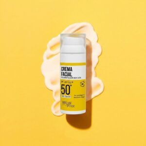 Envase de 50 ml de la Crema Solar Facial SPF 50+ de Miriam Pérez, fotoprotector facial.