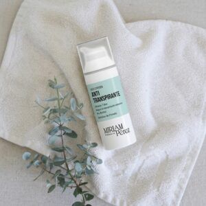 Envase de 50 ml de la Deo Crema Antitranspirante con Semillas de Pomelo de Miriam Pérez, textura suave para axilas.