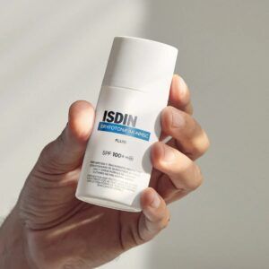Envase de Eryfotona AK-NMSC Fluid SPF 100+ de ISDIN, fluido protector para el daño actínico.