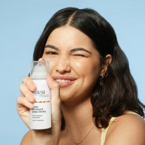 Envase de 50 ml del Fluido Matificante Bioma Control de Miriam Pérez, textura ligera para el control del sebo.
