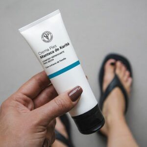 Envase de 100 ml de la Crema de Pies con Manteca de Karité de Miriam Pérez, tratamiento nutritivo para pies.