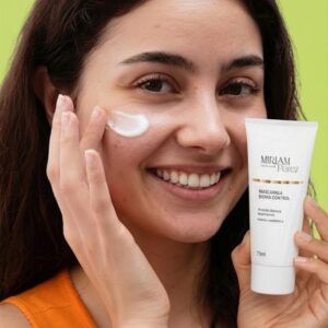 Tubo de 75 ml de la Mascarilla Bioma Control de Miriam Pérez, tratamiento purificante de arcilla.
