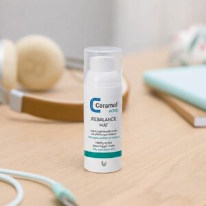 Envase de 50 ml de Ceramol Acné Rebalance MAT de Miriam Pérez, crema fluida mate para piel grasa.