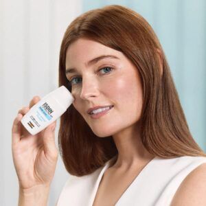 Envase de ISDIN FotoUltra Solar Allergy Protect SPF 100+, tratamiento para la alergia solar.