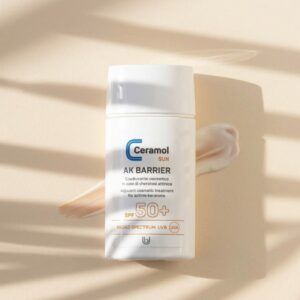 Envase de Ceramol Sun AK-Barrier SPF 50+ de 50 ml, fotoprotector especializado para daño actínico