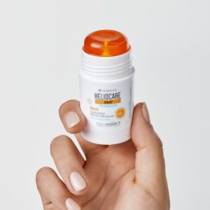 Protector solar en barra para niños Heliocare 360 Pediatrics Stick abierto, formato stick SPF 50+ transparente de Cantabria Labs