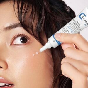 Tubo de Ceramol Contorno de Ojos y Párpados 15ml, tratamiento hidratante y reparador para zonas sensibles.