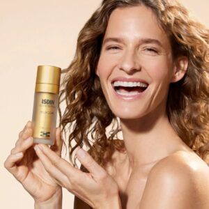 Frasco de sérum despigmentante ISDINCEUTICS Melaclear para el tratamiento de manchas solares y melasma