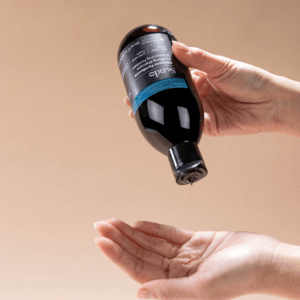 Envase de Champú Fortificante Densifying de Sendo Concept, tratamiento para la pérdida de densidad capilar.