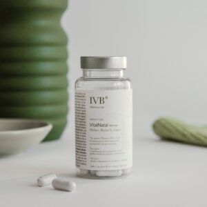 Envase de VitalNatal Woman de IVB Wellness, suplemento multivitamínico avanzado para la maternidad.