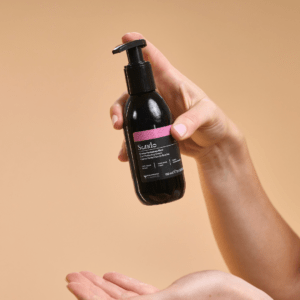 Envase de Crema Moldeadora de Rizos Sendo Concept, tratamiento para la definición de cabellos ondulados y rizados.