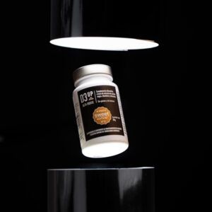 Bote de D3UP Sweet No. 5 de Asun Arias, suplemento para huesos, articulaciones y sistema inmune