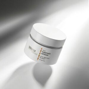 Envase de 50 ml de la Crema Hidratante Antiedad Rica de Miriam Pérez, emulsión suntuosa, fundente y reestructurante.